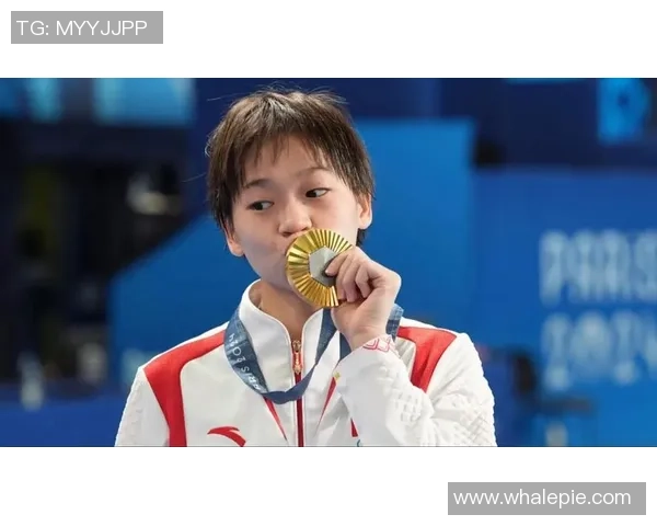 全红婵时隔10个月总算回老家！看望爷爷奶奶，骑着小电驴去看新别墅